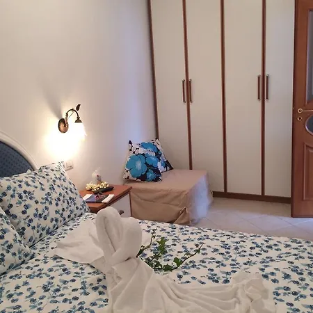 Casetta Anacaprese Bed & Breakfast 2*