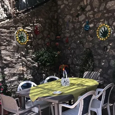Casetta Anacaprese 2*