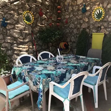 Casetta Anacaprese Bed & Breakfast 2*